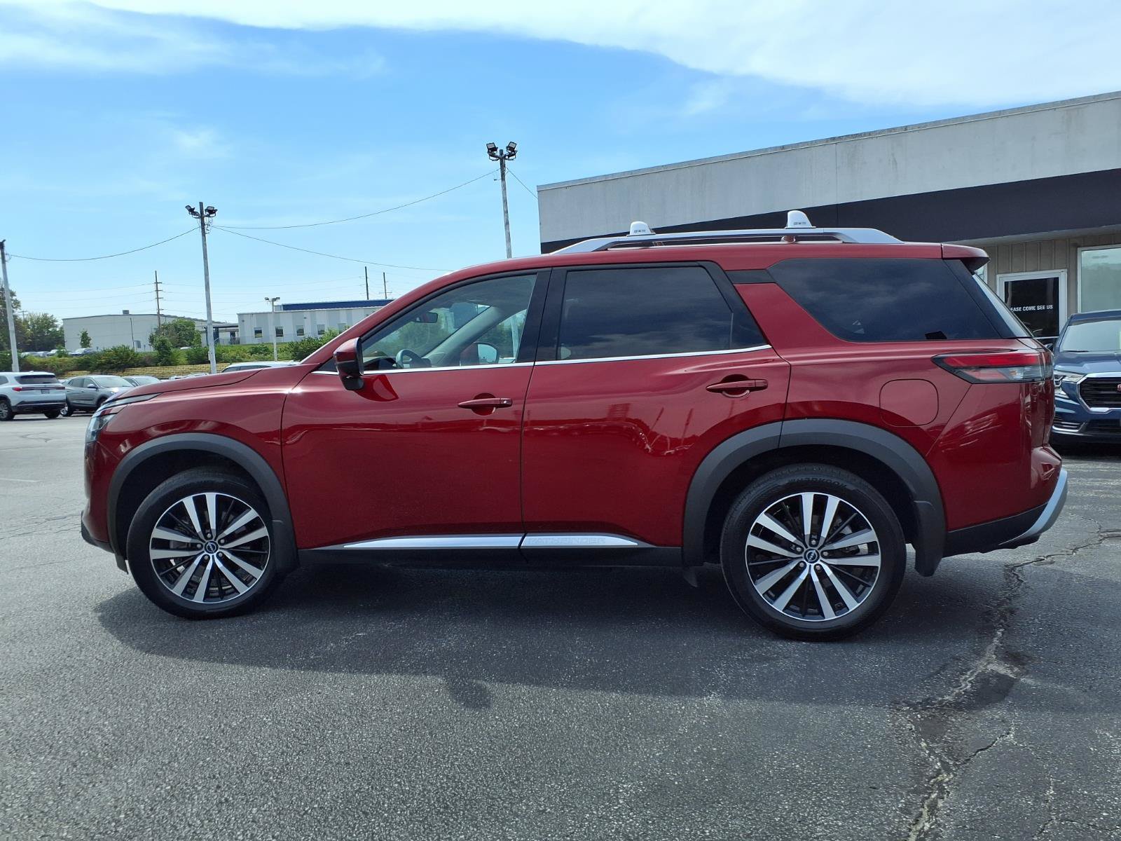 Used 2024 Nissan Pathfinder Platinum AWD/4WD image 36