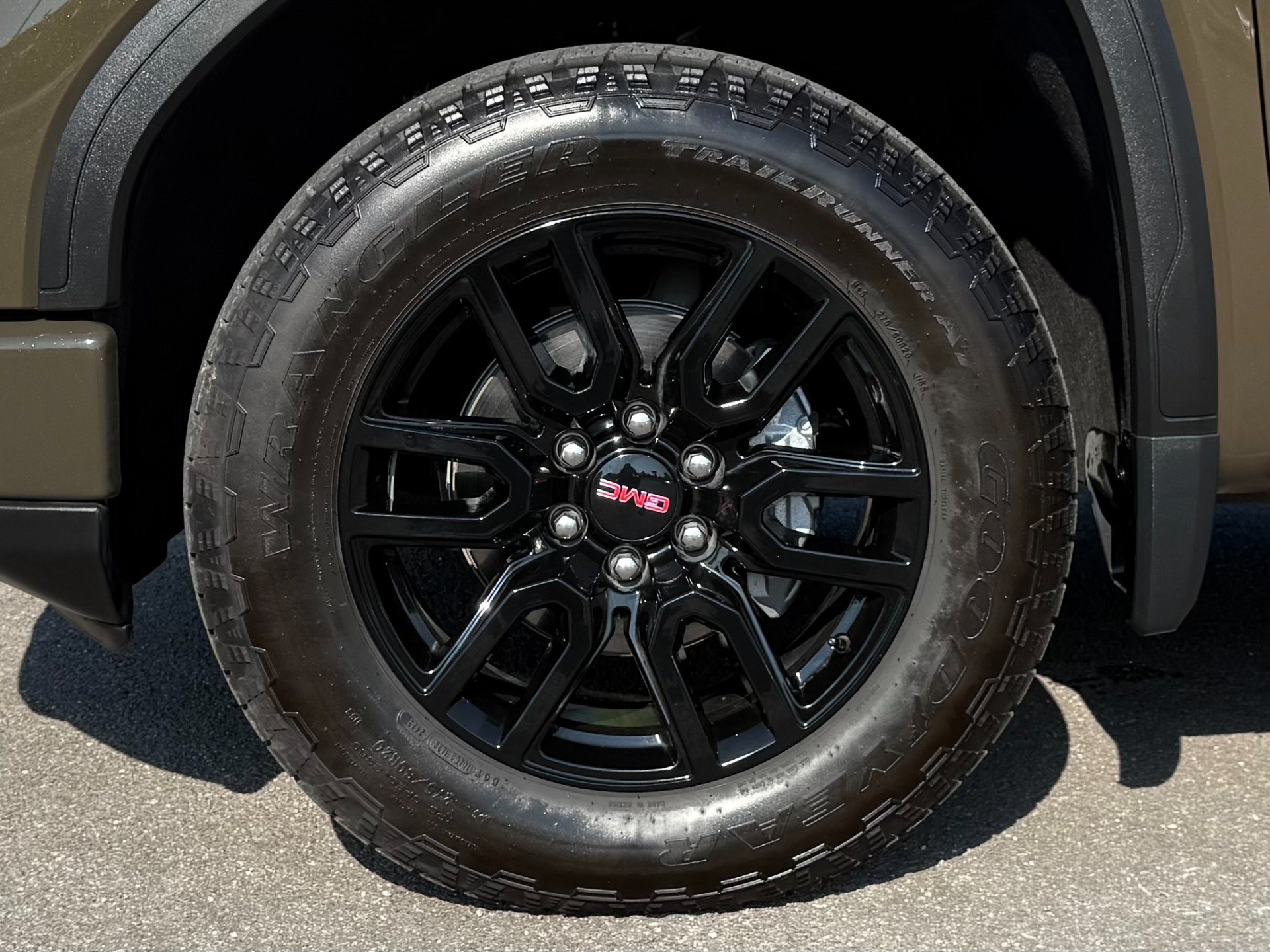Used 2024 GMC Sierra 1500 Elevation w/ X31 Off-Road Package AWD/4WD image 43