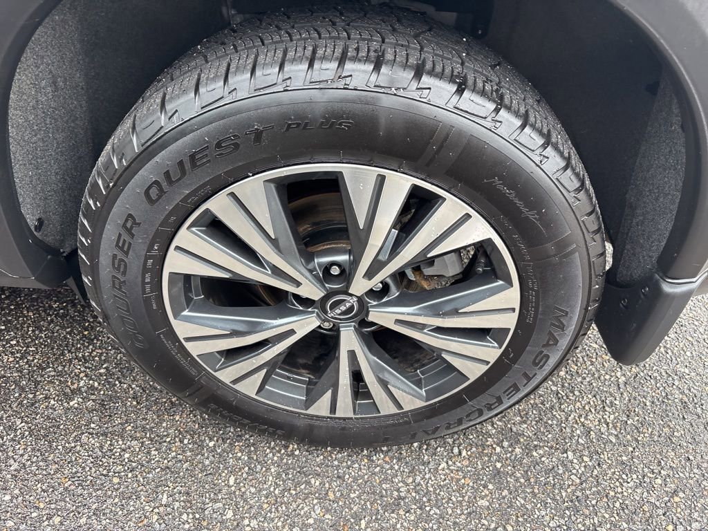 Used 2023 Nissan Rogue SV image 14