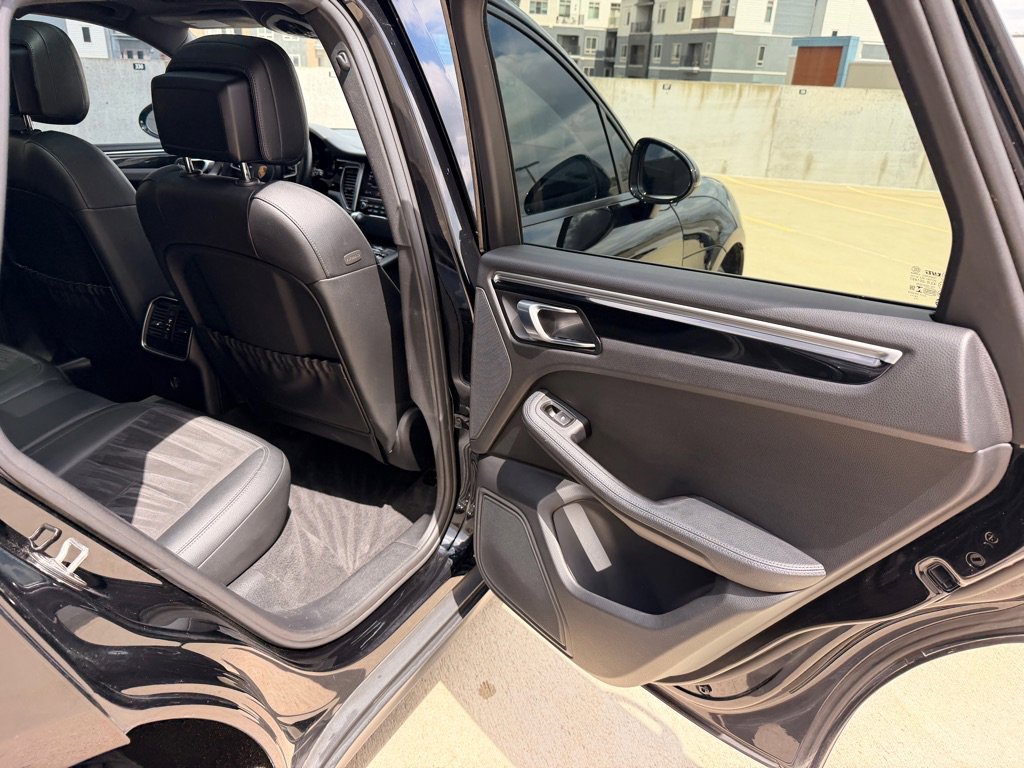Used 2018 Porsche Macan AWD/4WD image 19