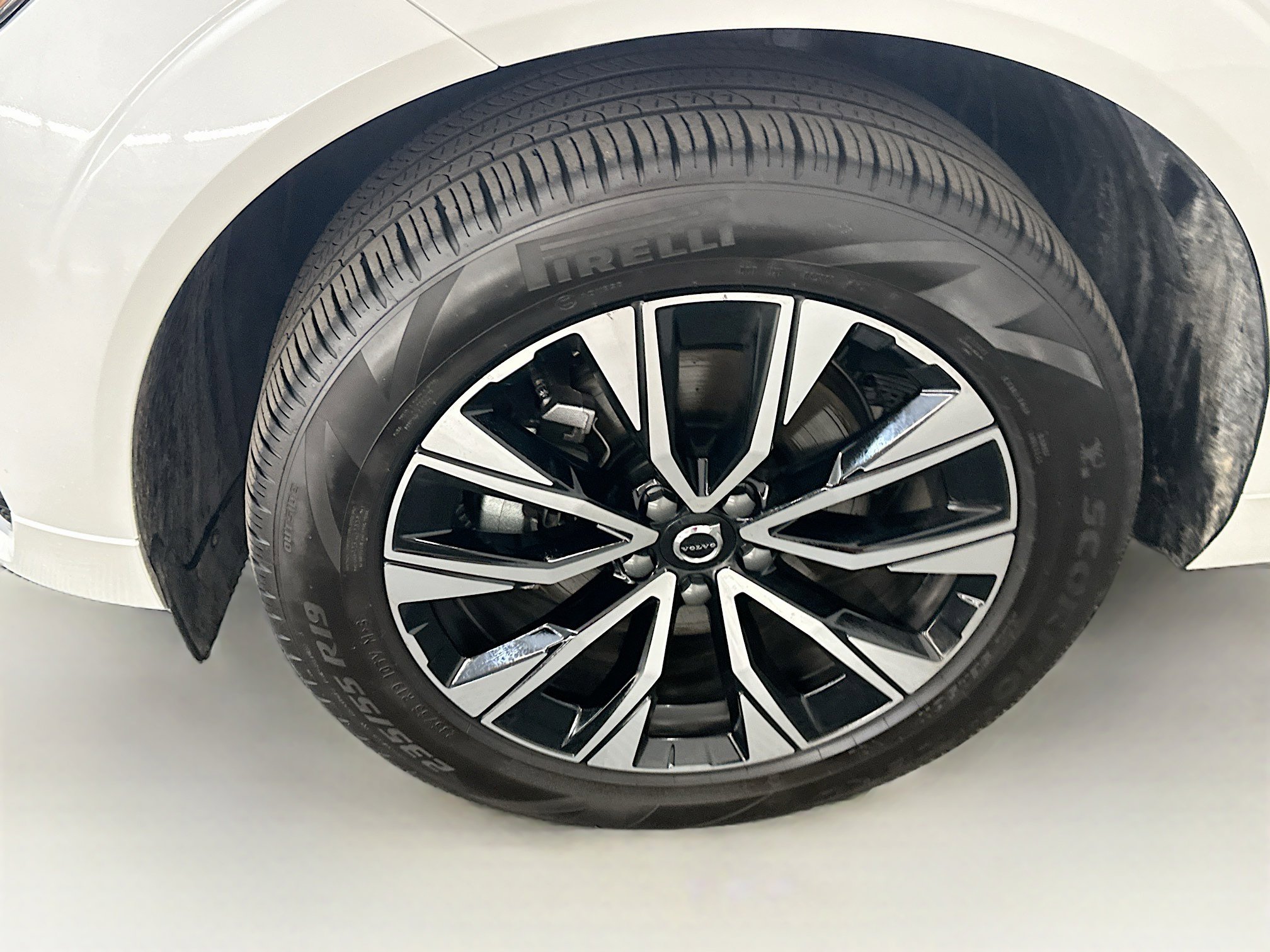 Used 2025 Volvo XC60 B5 Core AWD/4WD image 11