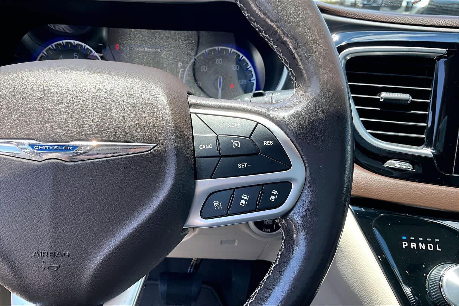 Used 2017 Chrysler Pacifica Touring-L Plus w/ Advanced Safetytec Group FWD image 23