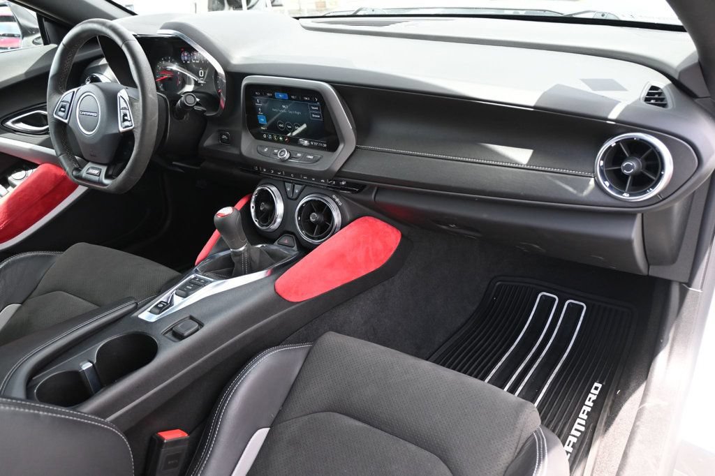 Used 2020 Chevrolet Camaro SS RWD image 12