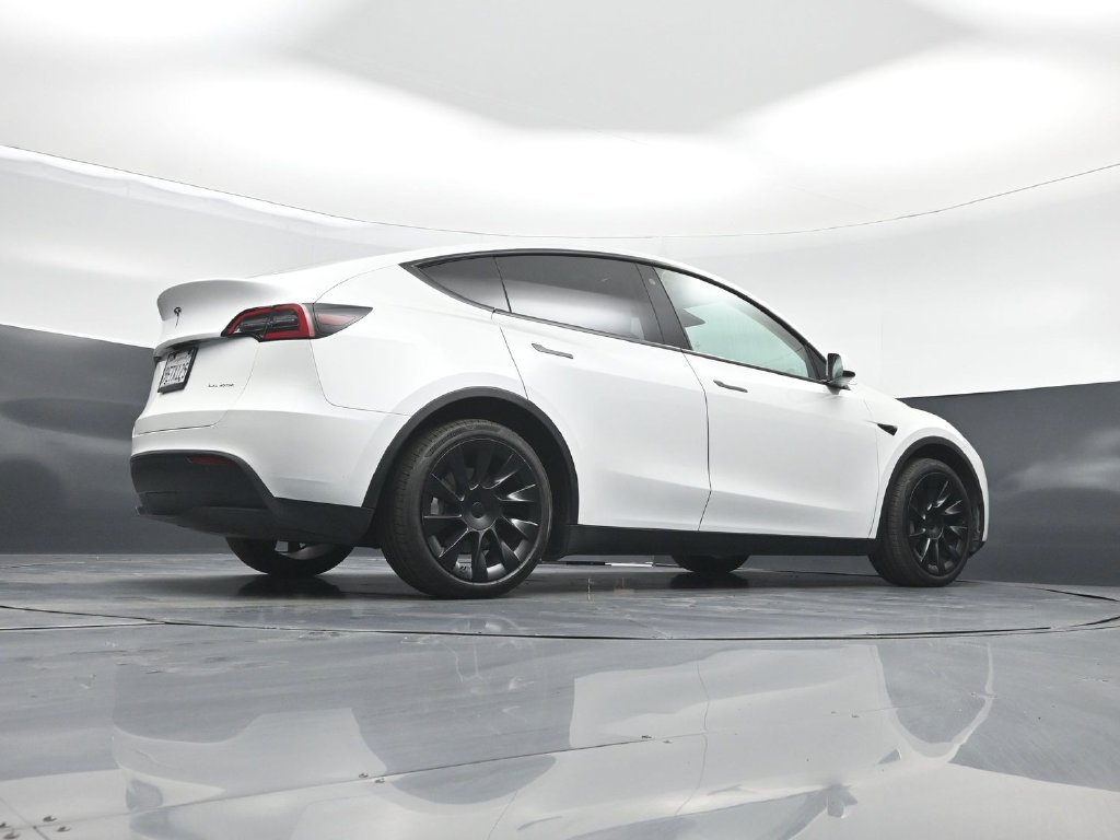 Used 2023 Tesla Model Y Long Range AWD/4WD image 40