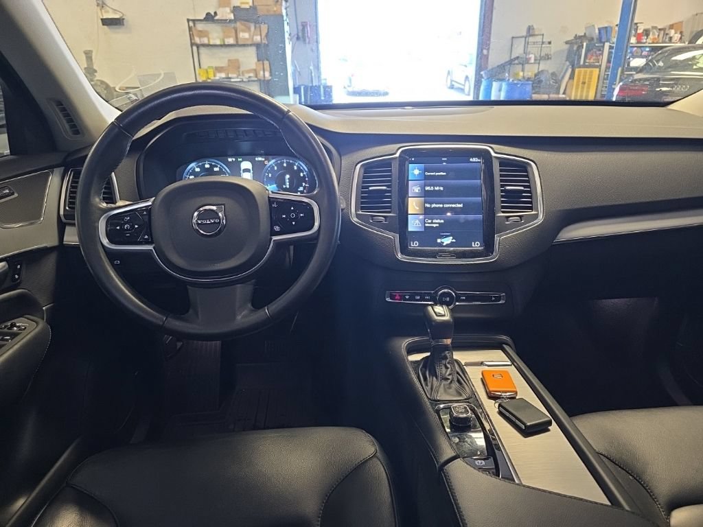 Used 2022 Volvo XC90 T5 Momentum w/ Protection Package Premier FWD image 4
