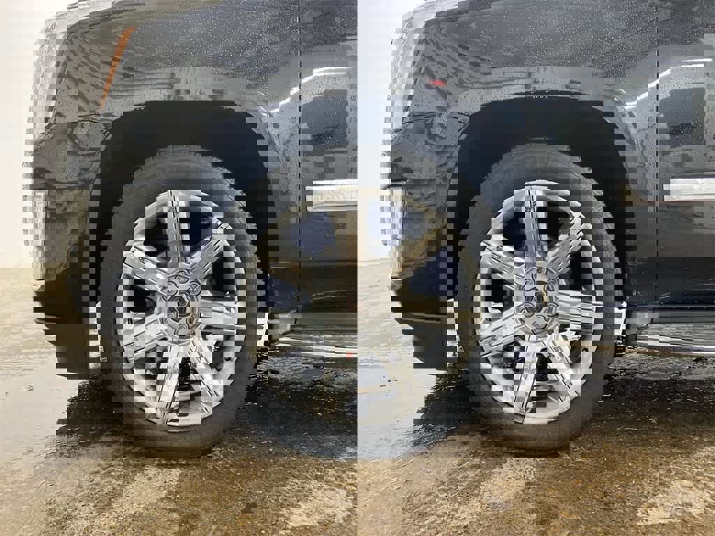 Used 2015 Cadillac Escalade Luxury image 11