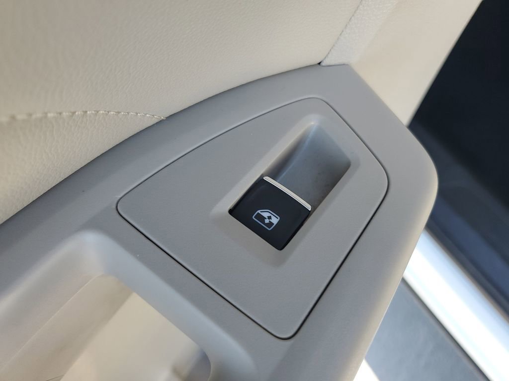 Used 2023 Volkswagen Atlas SE w/ Panoramic Sunroof Package image 19