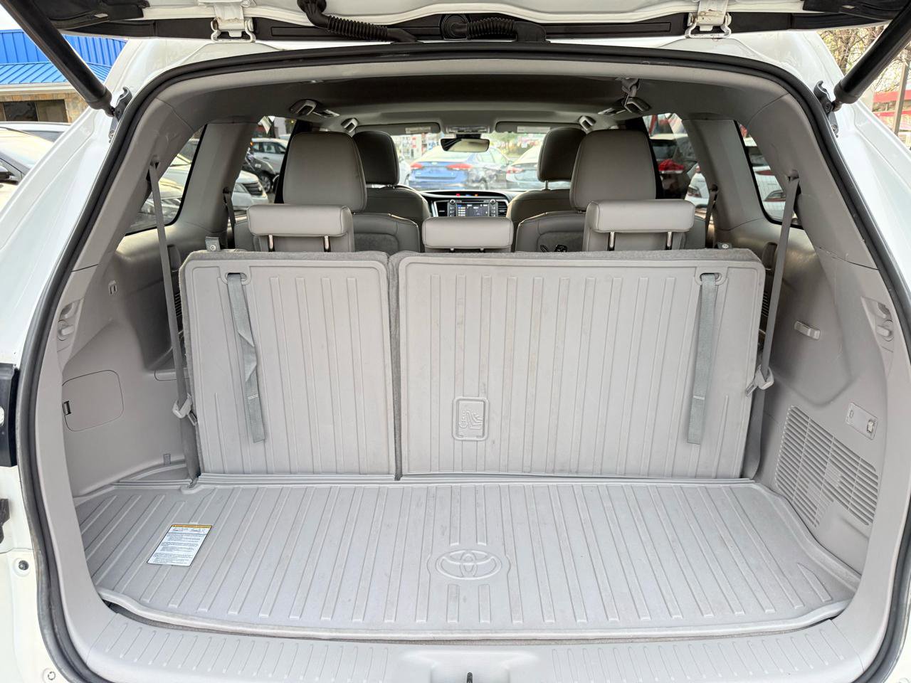 Used 2019 Toyota Highlander XLE AWD/4WD image 21