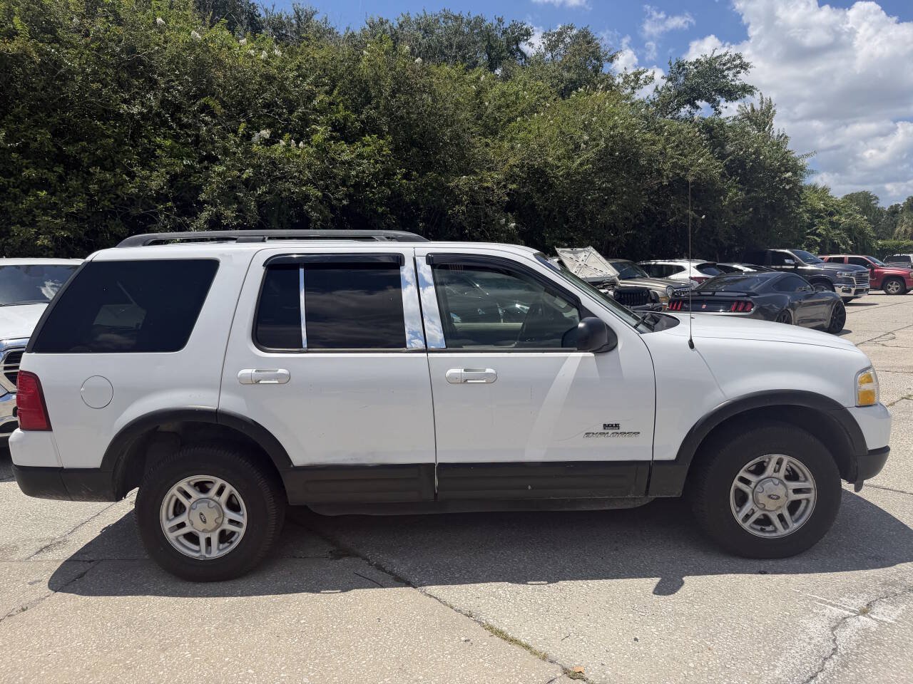 Used 2002 Ford Explorer XLT AWD/4WD image 4