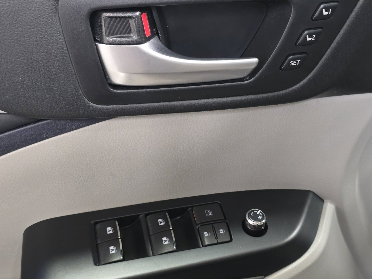 Certified 2019 Toyota Highlander Limited w/ Protection Package #3 image 26