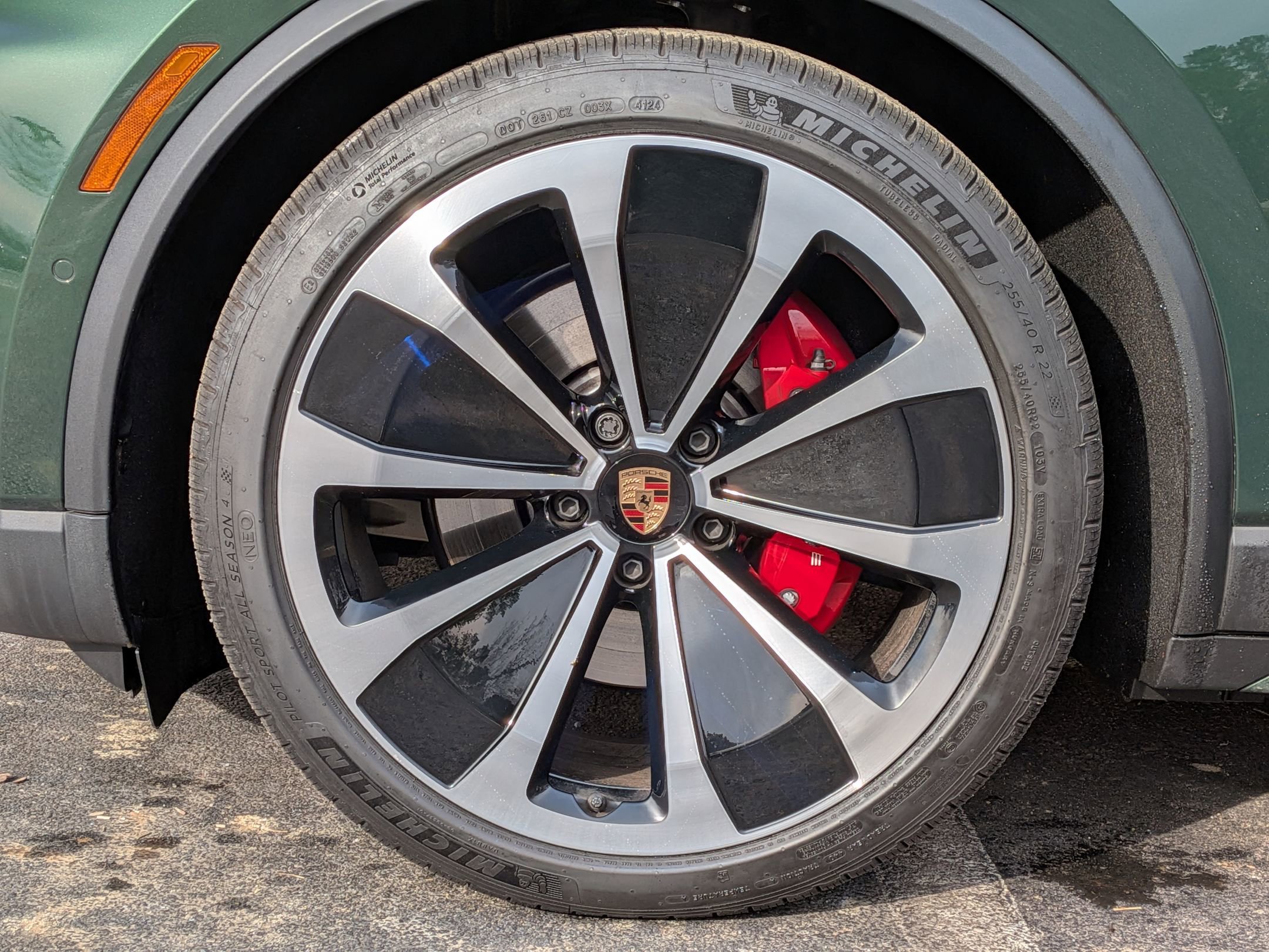 Certified 2025 Porsche Macan 4S Electric AWD/4WD image 37