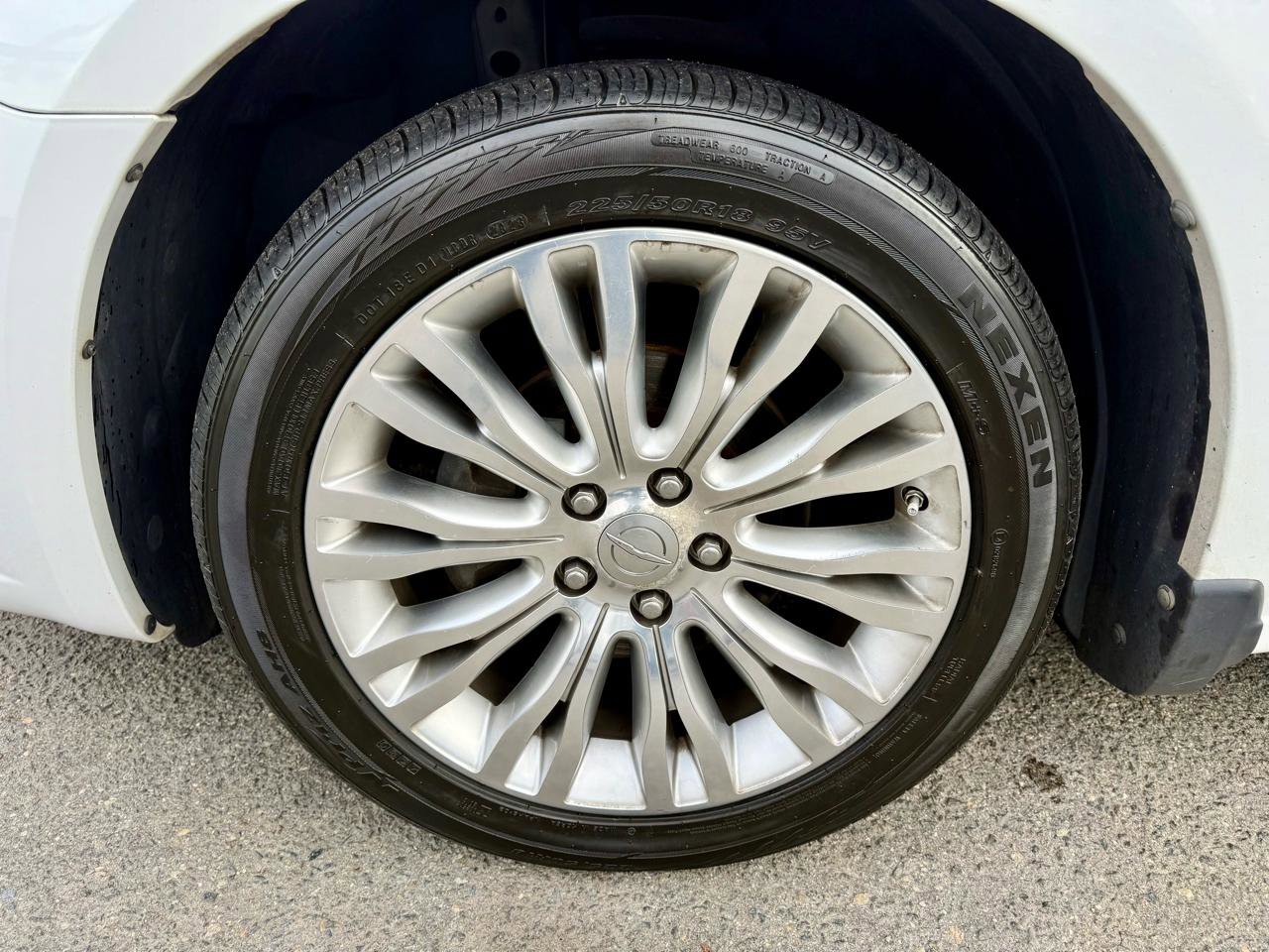 Used 2011 Chrysler 200 Limited image 10