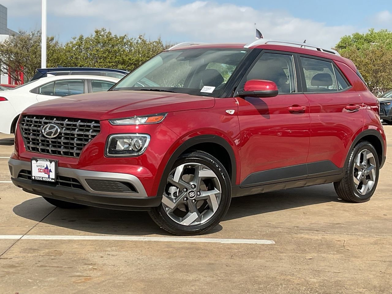 Used 2025 Hyundai Venue SEL image 2