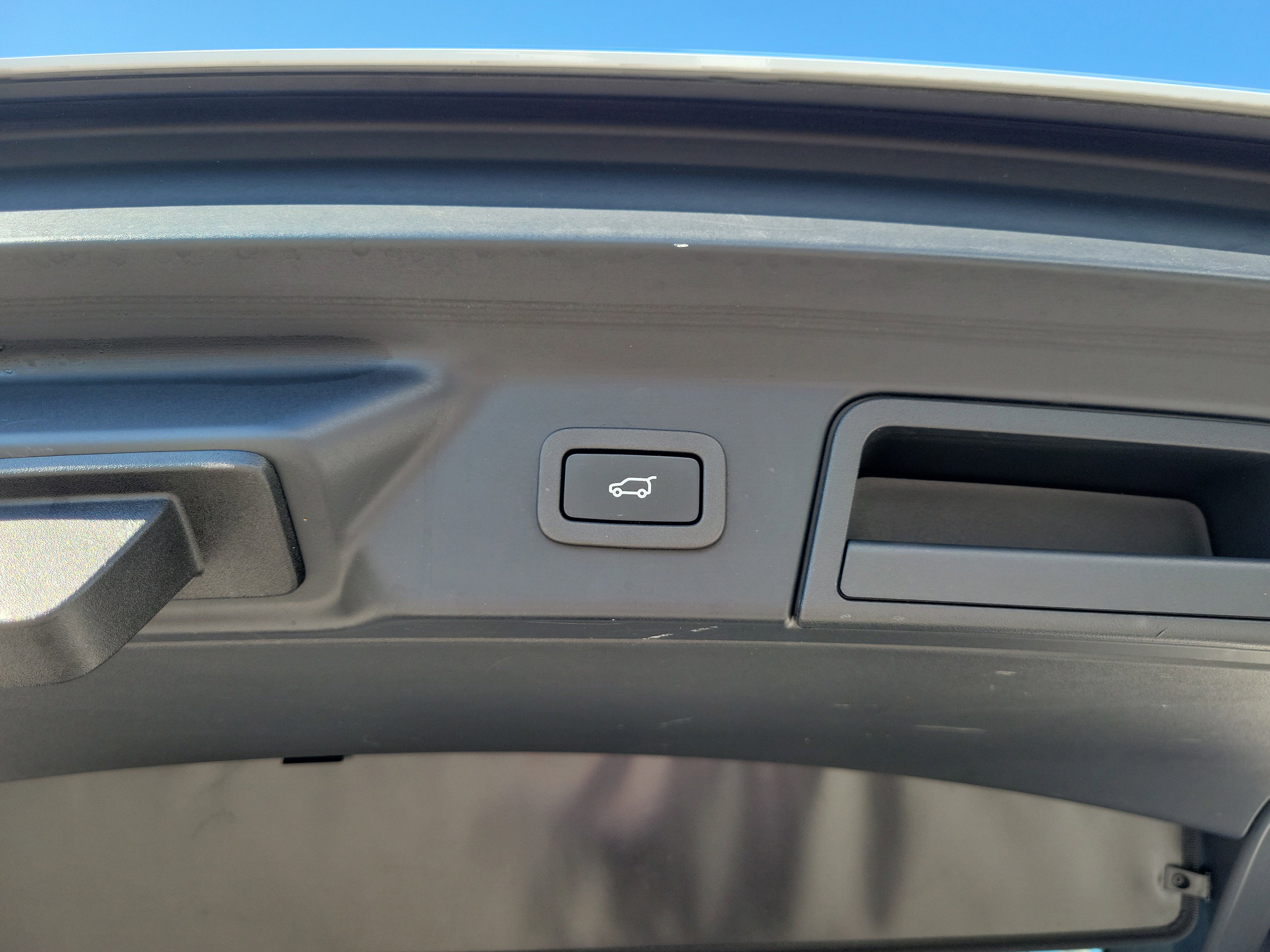 Used 2019 Land Rover Range Rover Velar S image 16