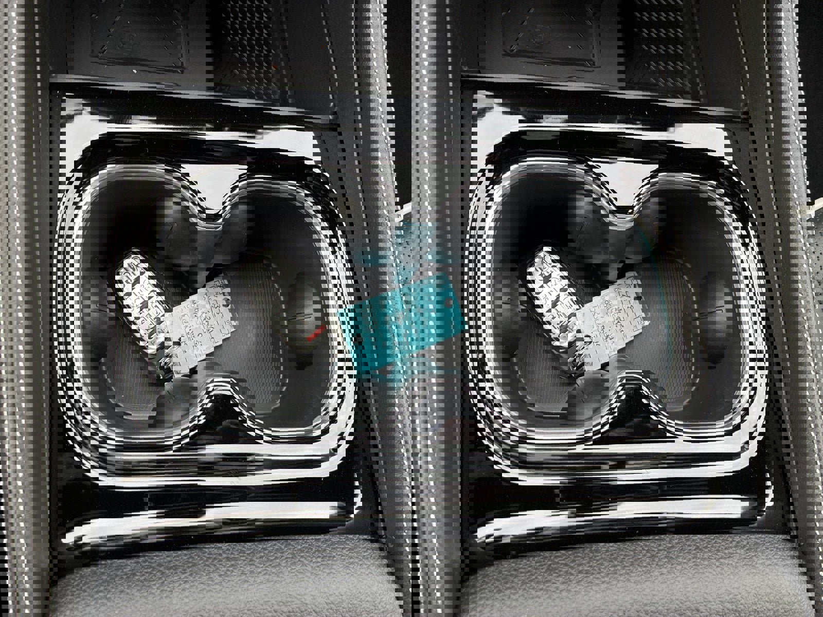 New 2026 Chrysler Pacifica Limited w/ Uconnect Theater Family Group image 27