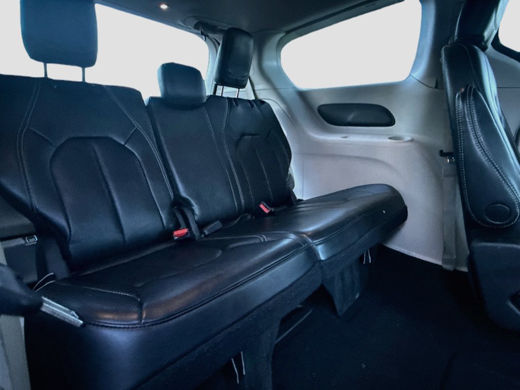 Used 2023 Chrysler Pacifica Touring-L FWD image 29