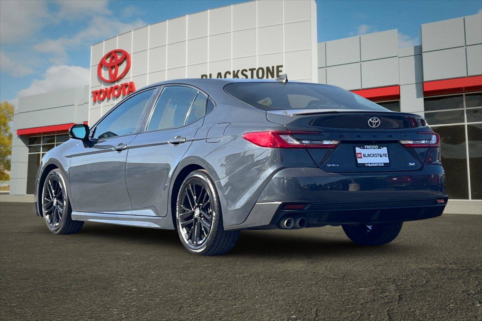 Used 2025 Toyota Camry SE FWD image 5