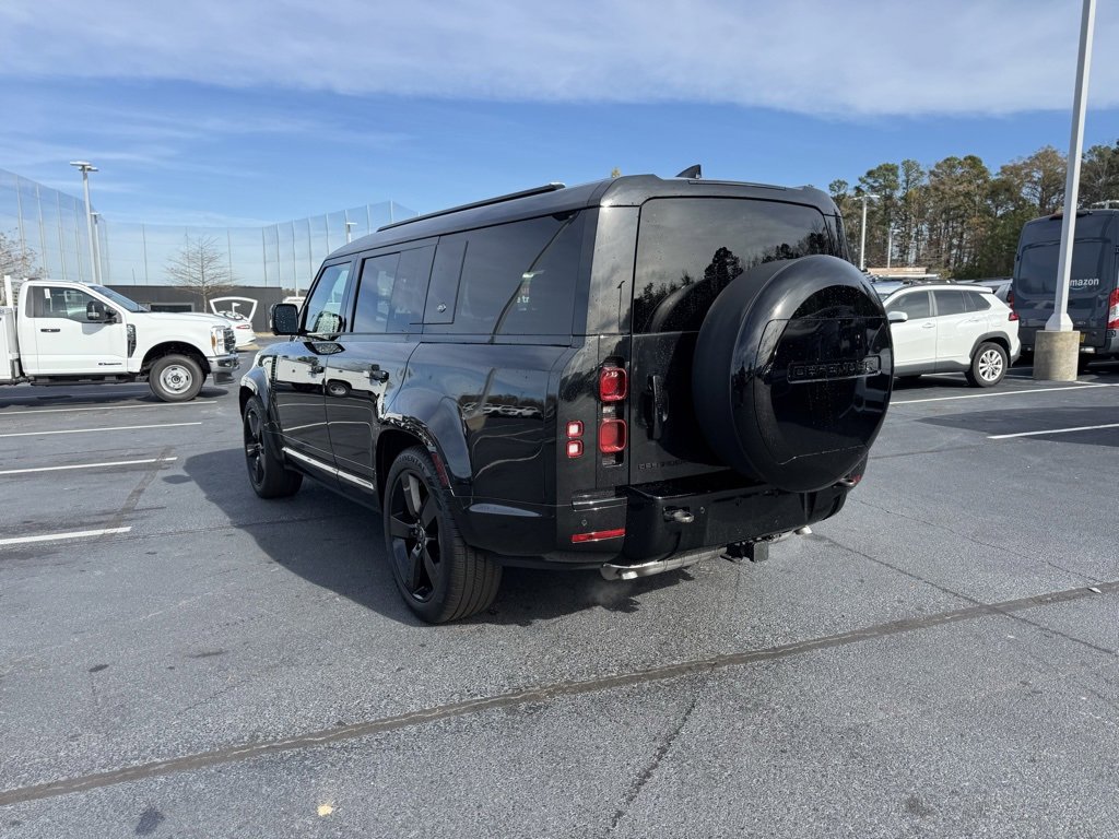 Used 2024 Land Rover Defender 130 X-Dynamic SE image 5