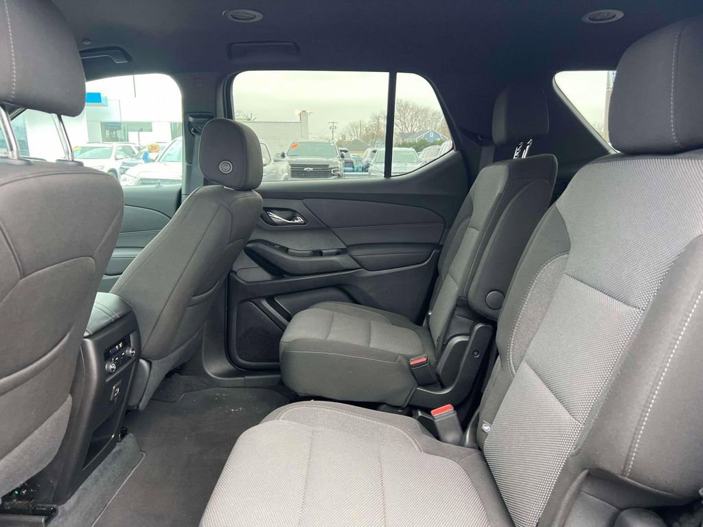 Used 2023 Chevrolet Traverse LT FWD image 13