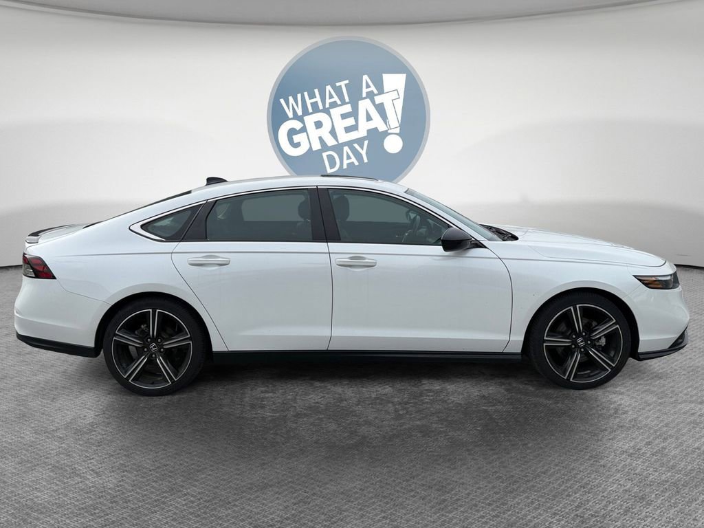 Used 2023 Honda Accord Sport image 2