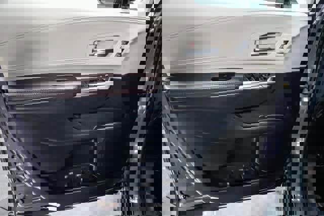 Certified 2023 Toyota Sienna Platinum image 23