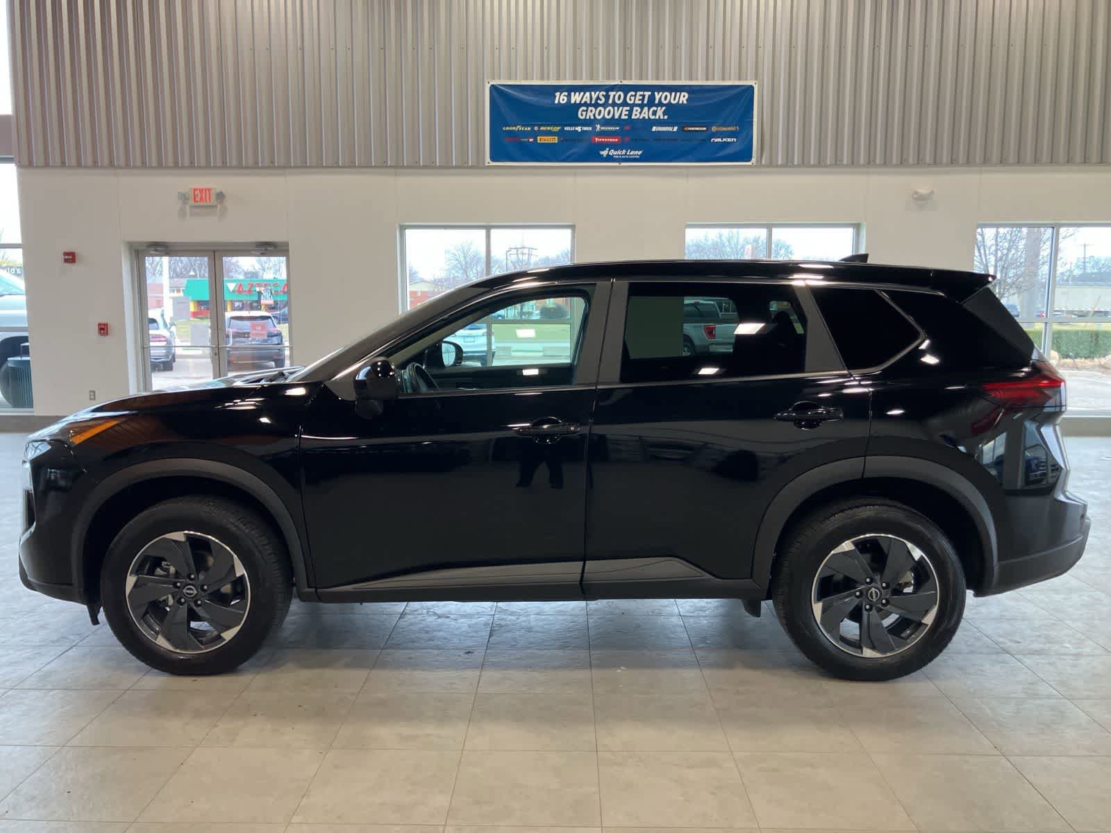 Used 2024 Nissan Rogue SV image 8