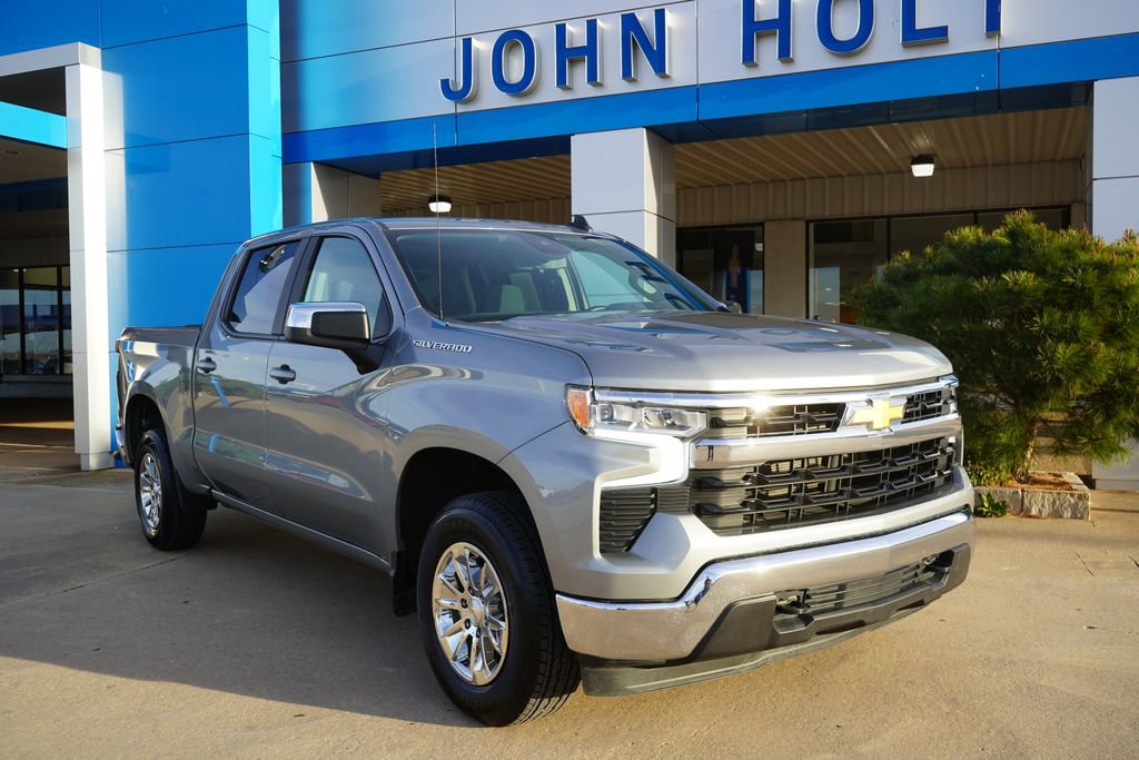 Used 2025 Chevrolet Silverado 1500 LT image 2