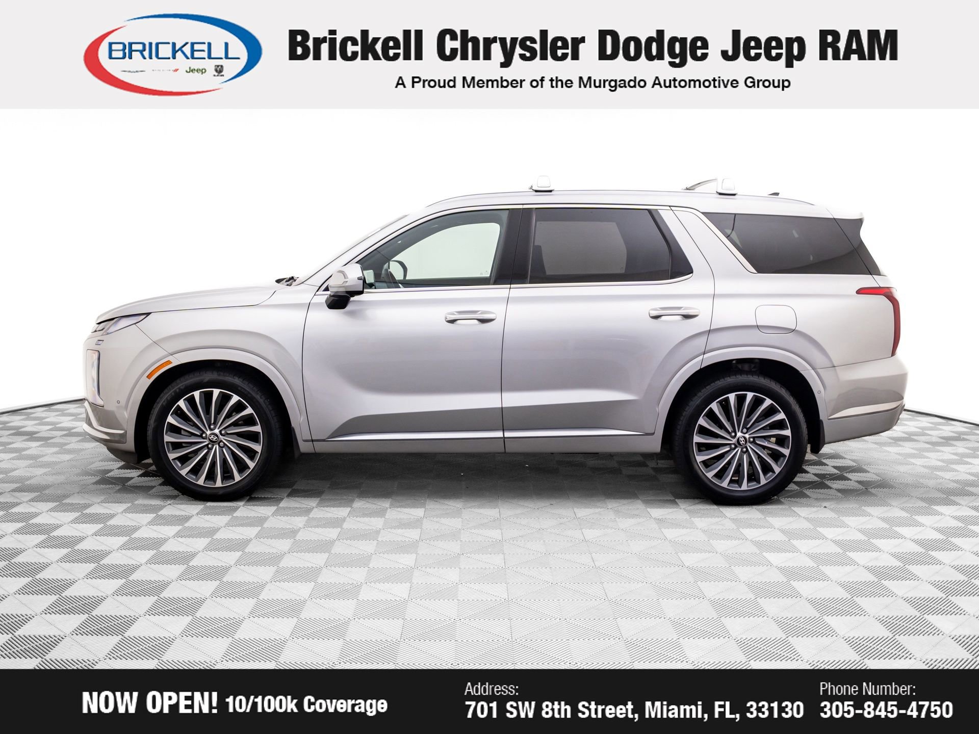 Used 2023 Hyundai Palisade Calligraphy image 2