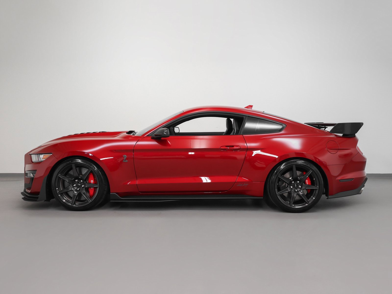 Used 2020 Ford Mustang Shelby GT500 w/ Carbon Fiber Track Pack image 2