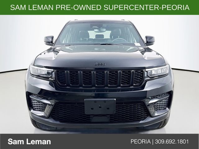 Used 2023 Jeep Grand Cherokee Altitude AWD/4WD image 2