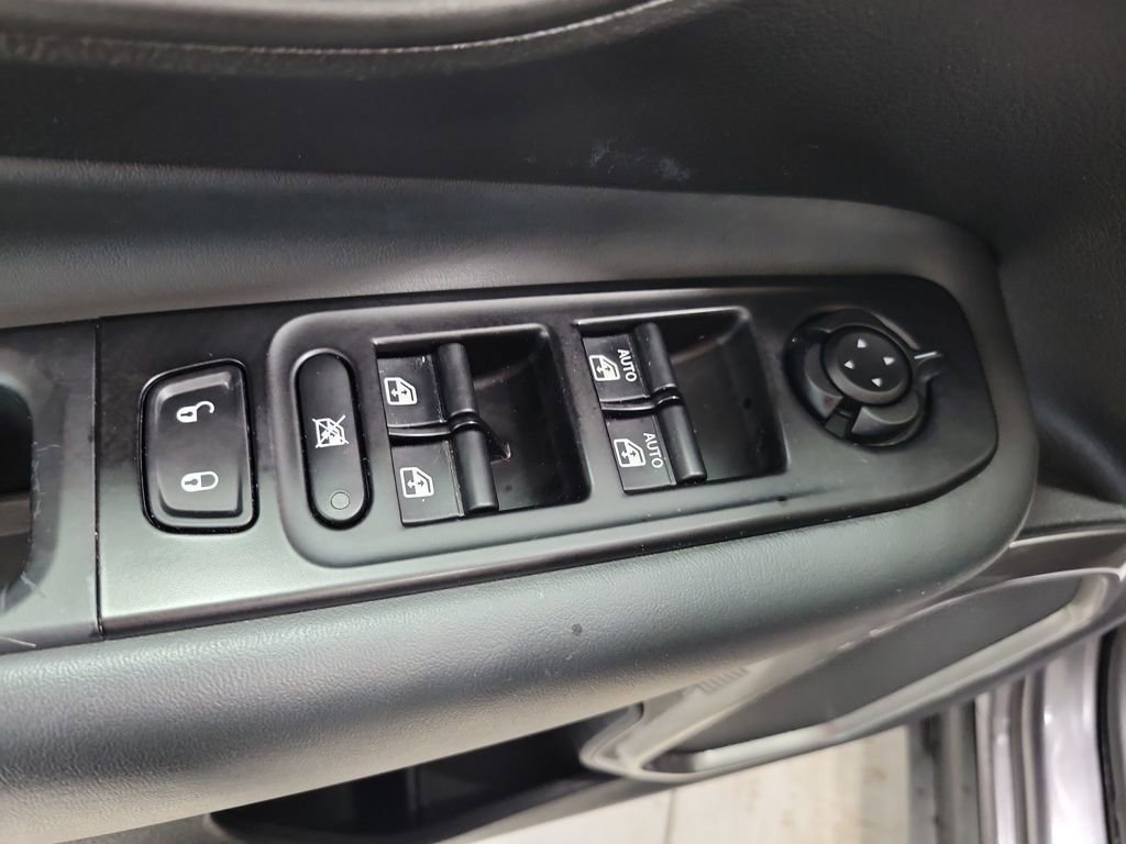 Used 2020 Jeep Renegade Limited image 33