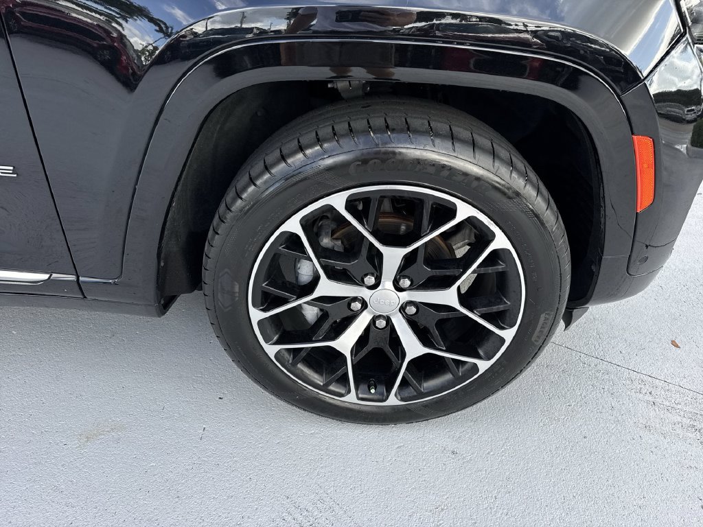 Used 2023 Jeep Grand Cherokee Summit AWD/4WD image 59