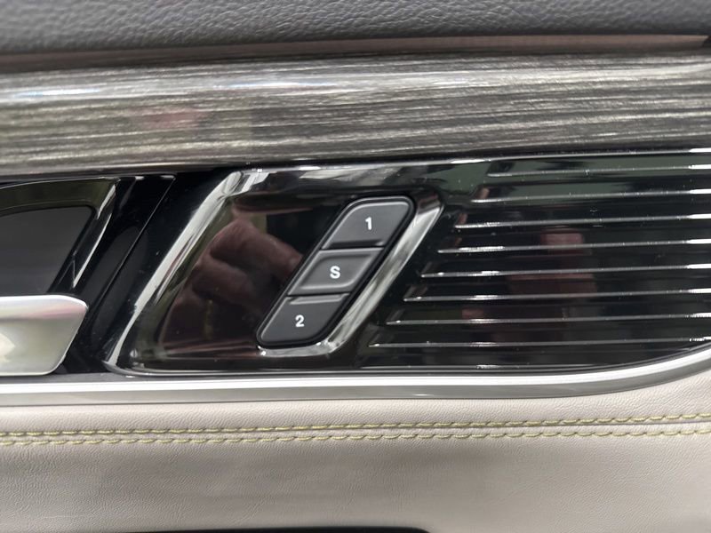 Used 2022 Jeep Wagoneer Series III w/ Premium Group I image 28