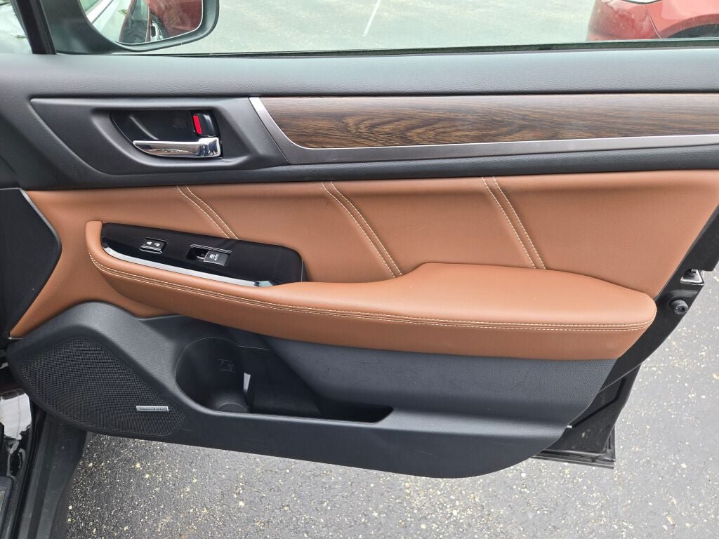 Used 2019 Subaru Outback 3.6R Touring AWD/4WD image 6