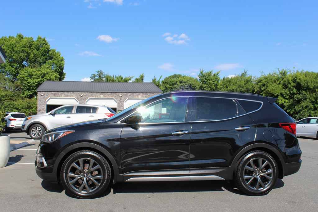 Used 2018 Hyundai Santa Fe Sport w/ Cargo Package AWD/4WD image 10