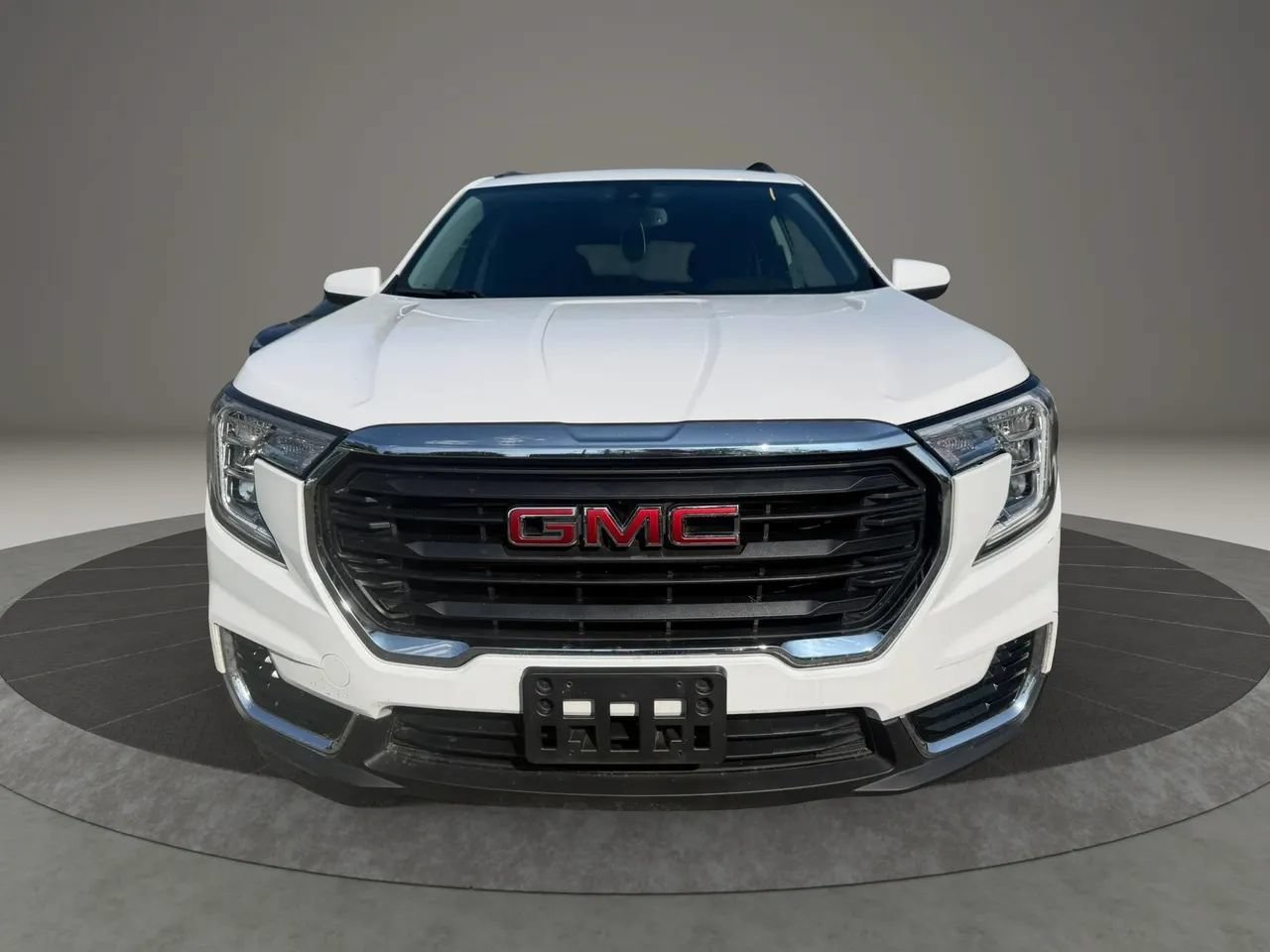 Used 2023 GMC Terrain SLE FWD image 2