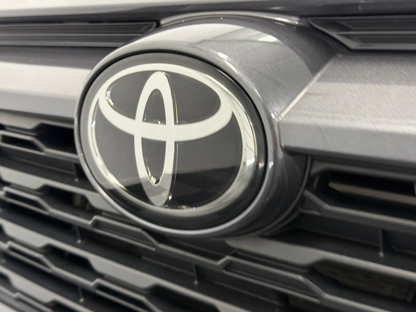 Used 2023 Toyota RAV4 LE AWD/4WD image 11