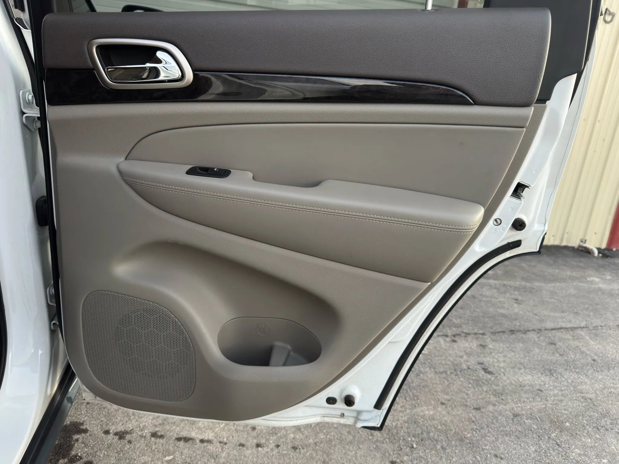 Used 2013 Jeep Grand Cherokee Laredo w/ Laredo E Group image 11