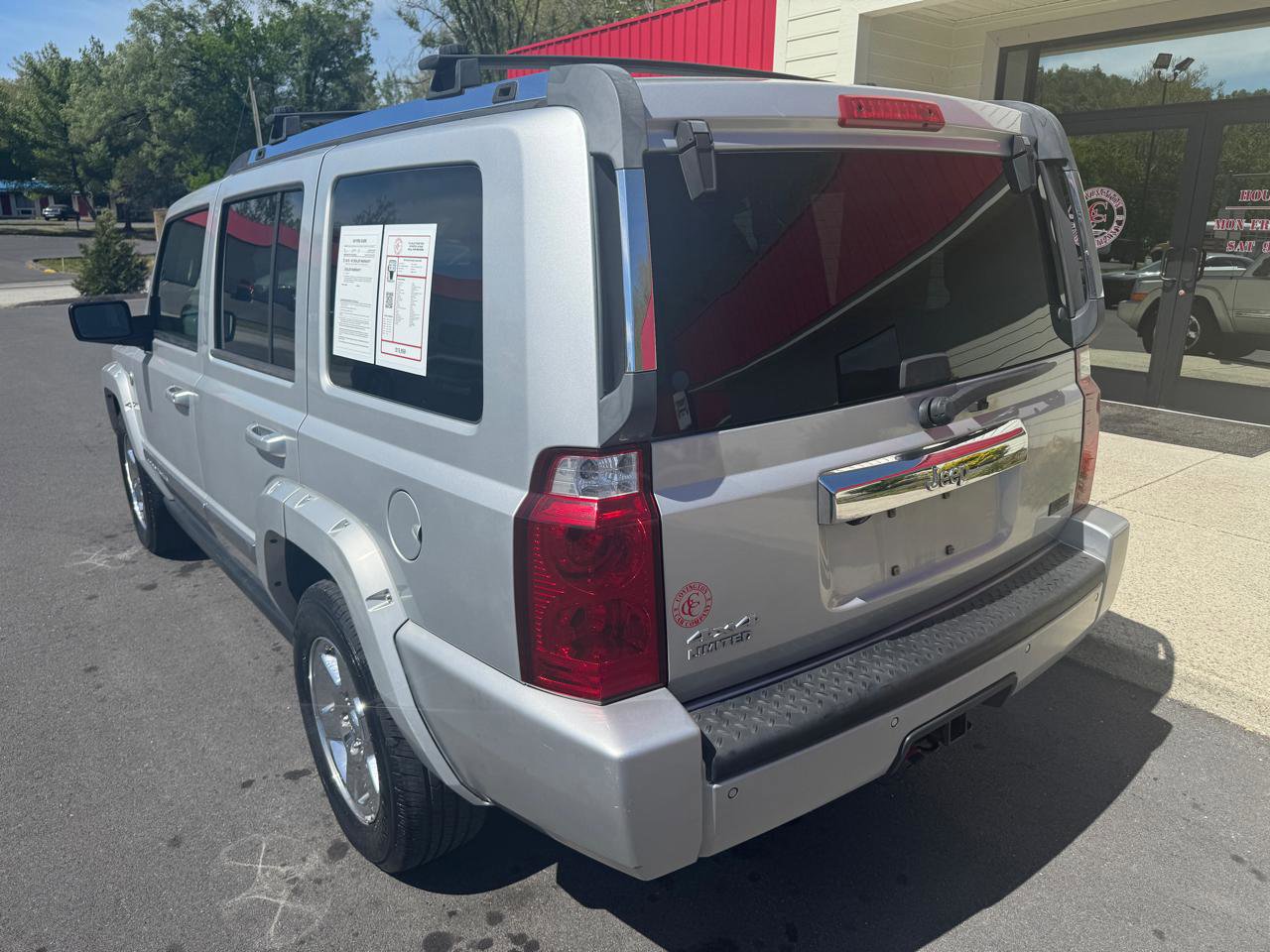 Used 2007 Jeep Commander Limited AWD/4WD image 4