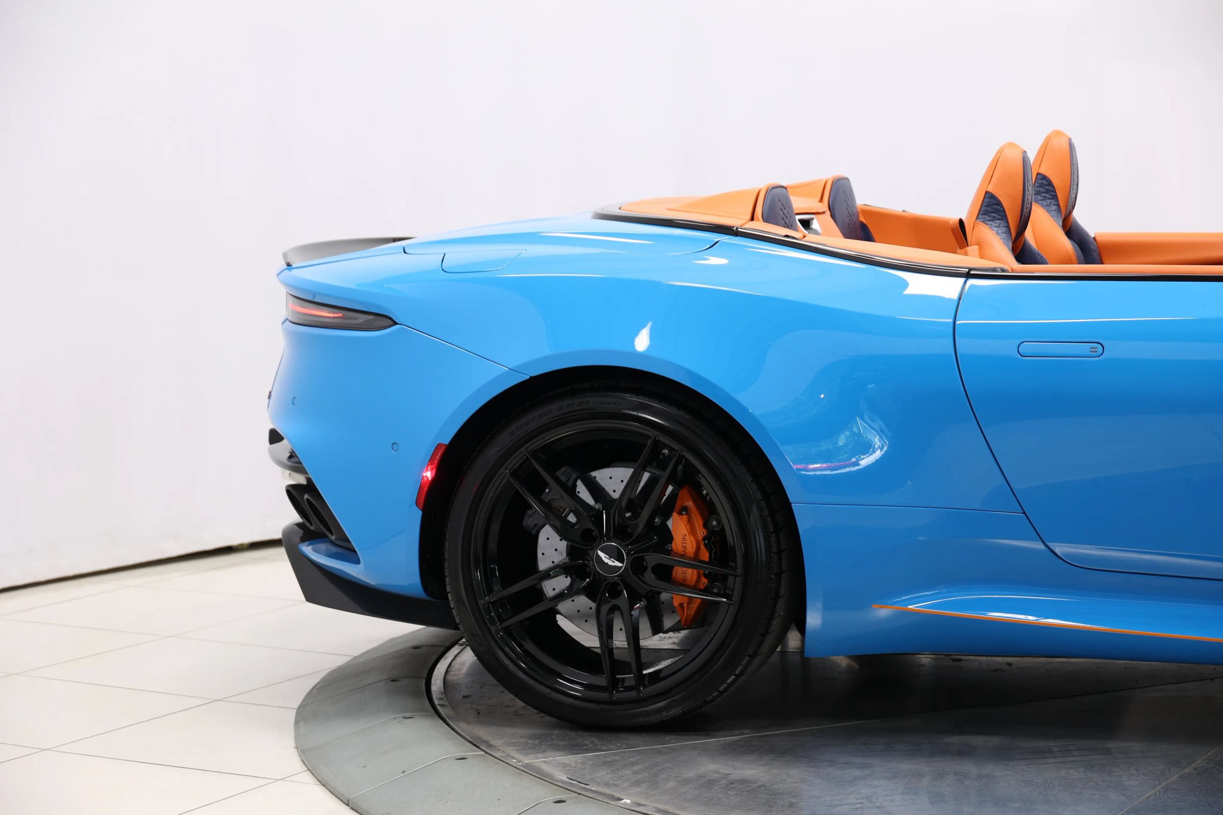 Used 2022 Aston Martin DBS Superleggera Volante RWD image 89
