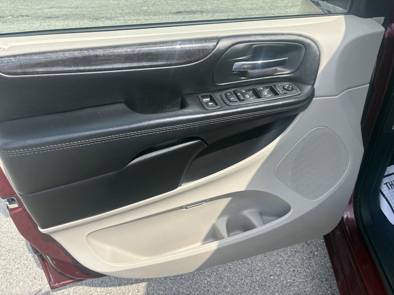 Used 2020 Dodge Grand Caravan SE FWD image 10