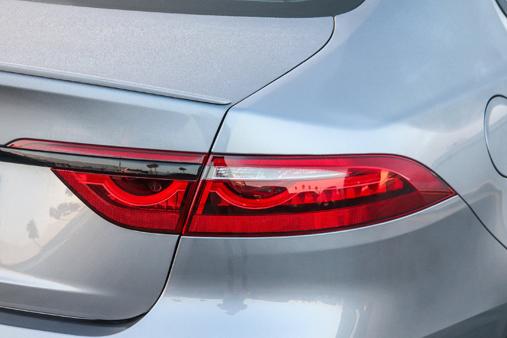 Used 2024 Jaguar XF R-Dynamic SE AWD/4WD image 10