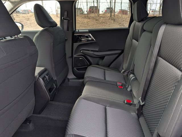 New 2026 Mitsubishi Outlander ES FWD image 5