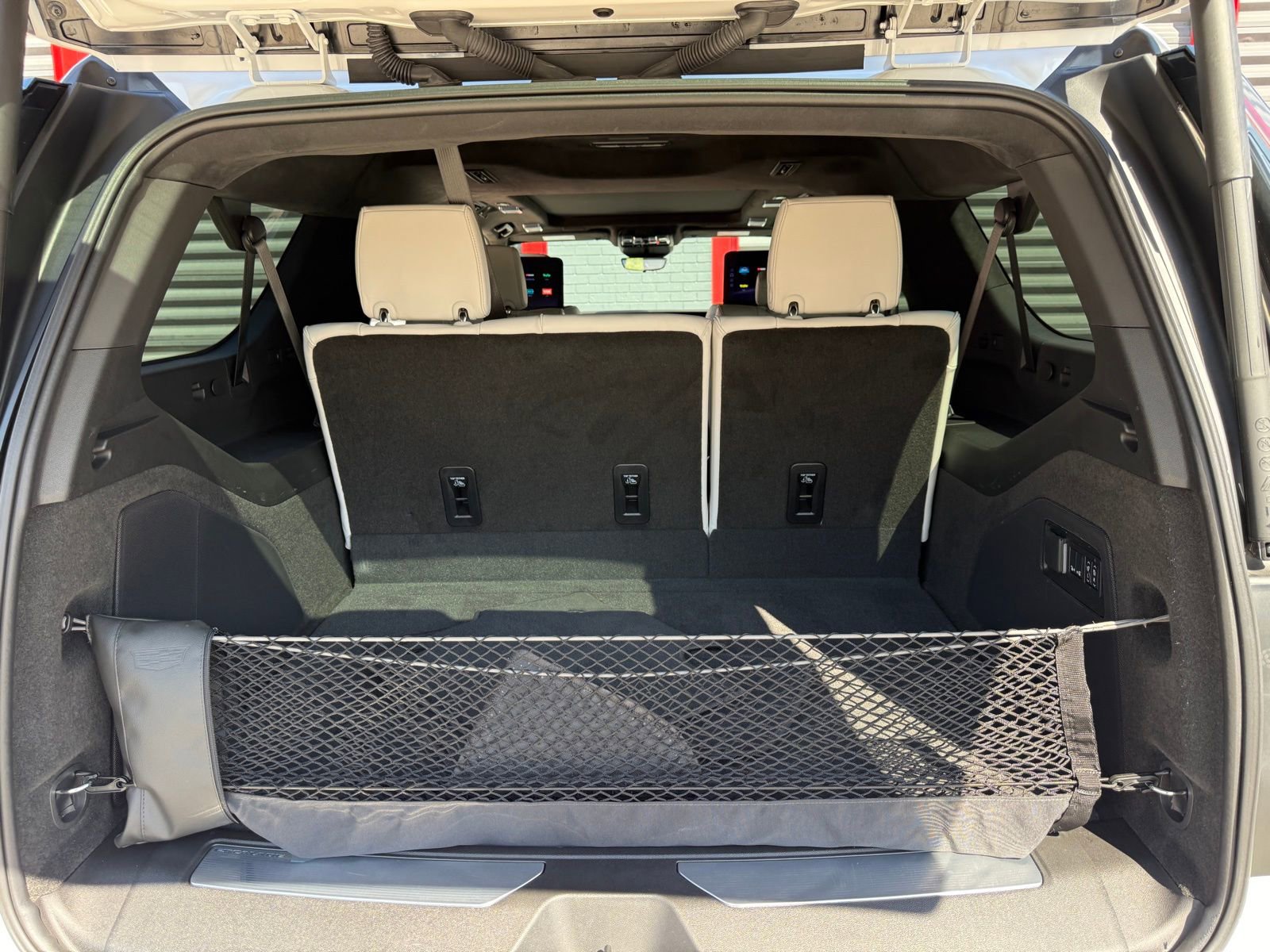 Used 2025 Cadillac Escalade ESV V image 24