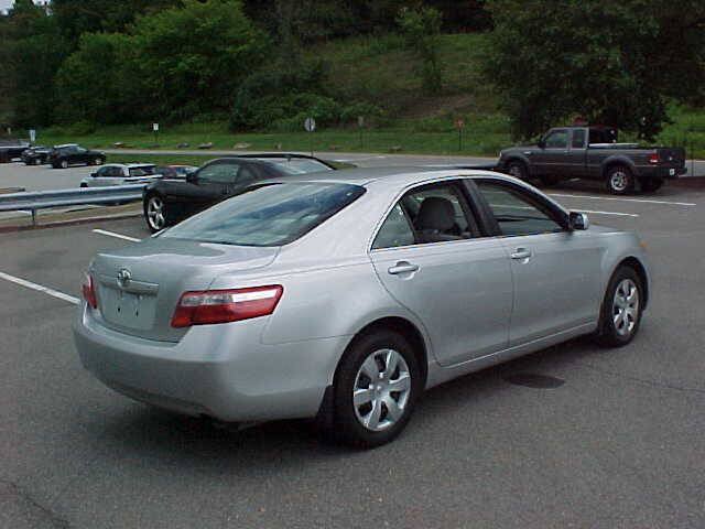 Used 2009 Toyota Camry LE FWD image 9