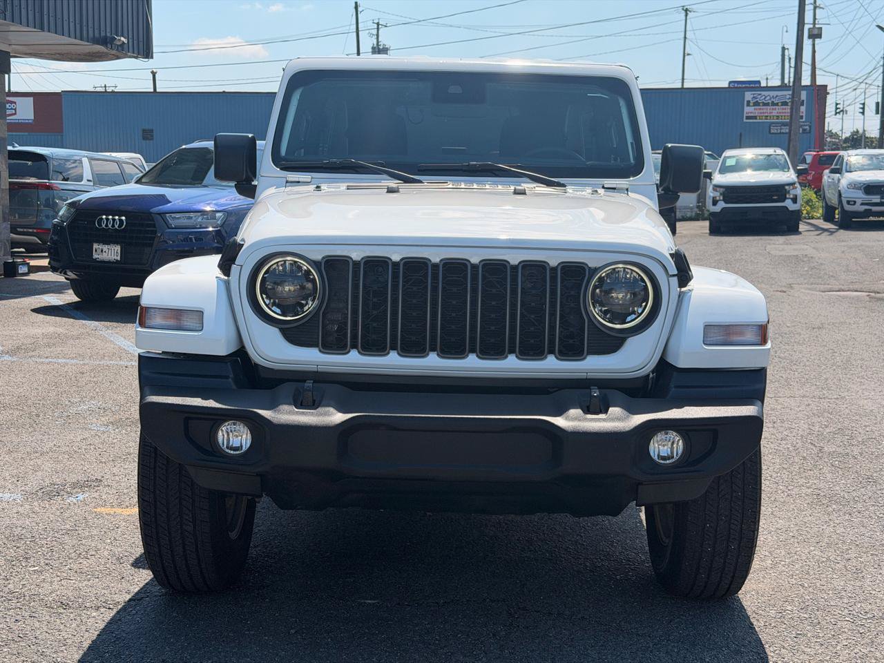 Used 2025 Jeep Wrangler Unlimited Sahara AWD/4WD image 3