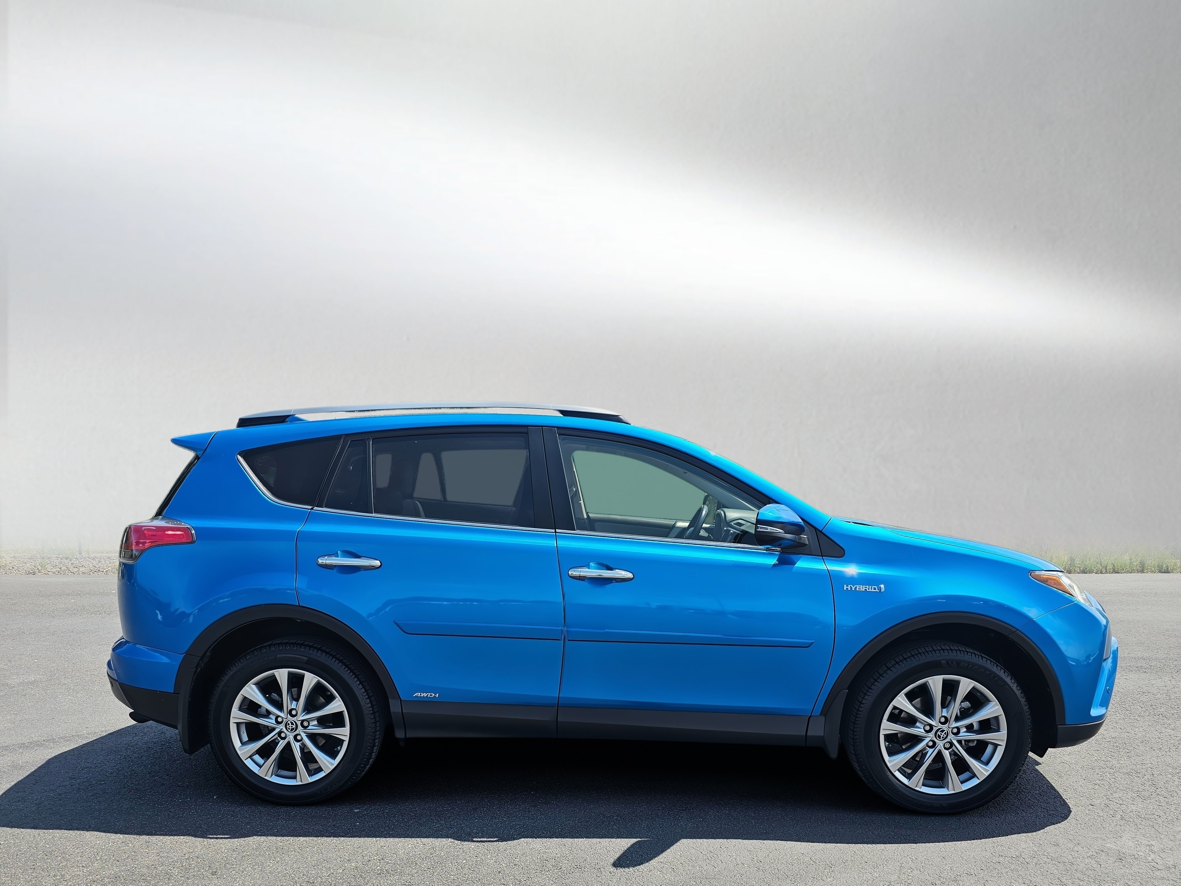 Used 2018 Toyota RAV4 Limited w/ Advanced Technology Package AWD/4WD image 6