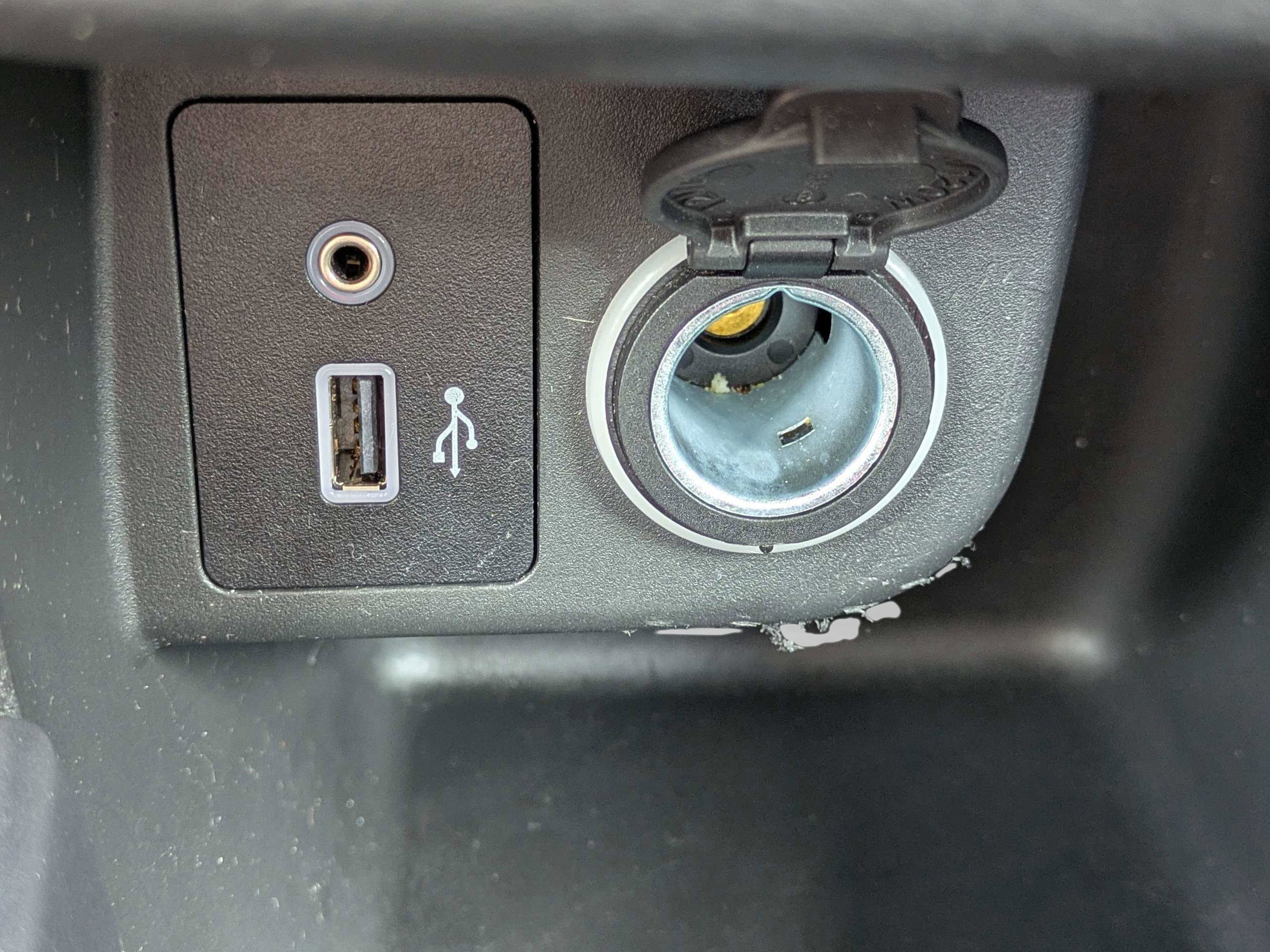 Used 2024 Nissan Kicks S image 29