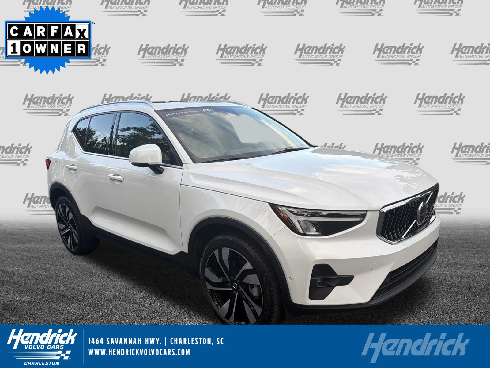 Certified 2024 Volvo XC40 B5 Plus AWD/4WD image 1