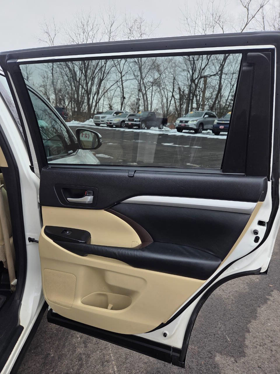 Used 2015 Toyota Highlander XLE image 12